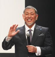 　エンディングで手を振る清原和博氏（撮影・堀内翔）