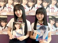 　制服姿で同時発売のソロ写真集をＰＲしたＳＵＰＥＲ☆ＧｉＲＬＳの阿部夢梨（右）と長尾しおり