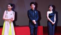 グローバルファンセッションに登場した（左から）武井咲、佐藤健、有村架純＝東京・ＳＴＡＲ　ＲＩＳＥ　ＴＯＷＥＲ（撮影・棚橋慶太）