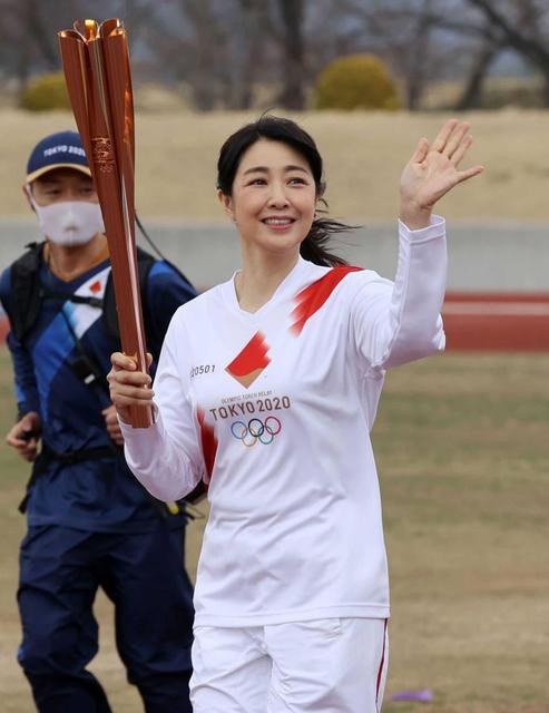 菊池桃子 福島で聖火リレー 光が差し続けるように 復興へ灯した 桃子スマイル 芸能 デイリースポーツ Online