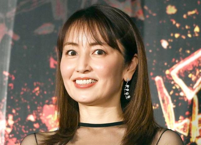矢田亜希子 イタリア発シャンパンピンクの春ワンピで上品＆大人可愛く