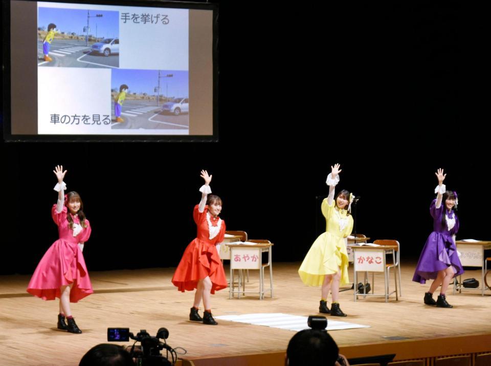 交通安全を呼び掛けたももいろクローバーＺ