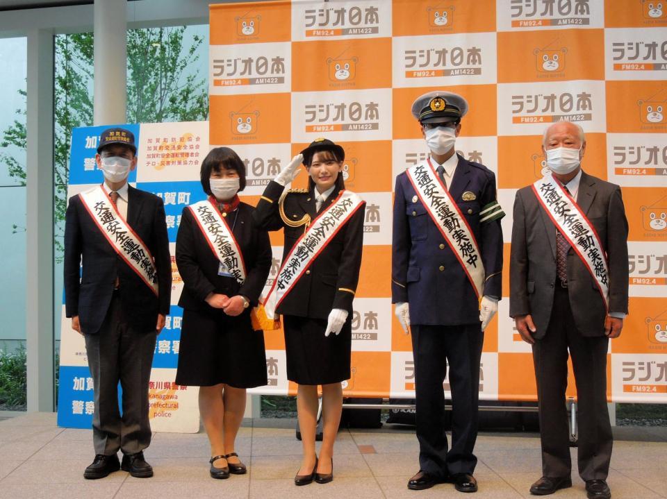 ｍｅ 鈴木瞳美が一日警察署長 まさか 制服を着れる日が 芸能 デイリースポーツ Online