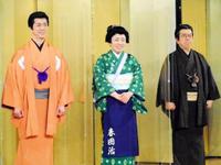 「おあきと春団治～お姉ちゃんにまかしとき～」製作発表に出席した（左から）西川忠志、藤山直美、西川きよし＝大阪市内