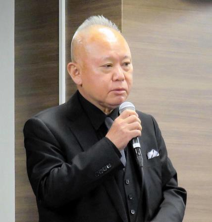 　会見するキョードー東京取締役の前田三郎氏＝都内