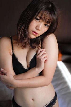 　セクシーなランジェリー姿を披露したＳＫＥ４８・山内鈴蘭