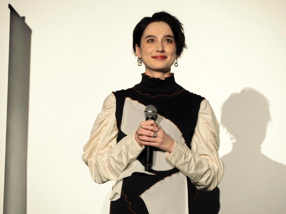 イベントに登壇したＨＯＮＥＢＯＮＥのＥＭＩＬＹ＝都内