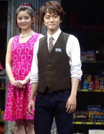 　開演前に取材に応じた林翔太（右）＝東京・ＴＢＳ赤坂ＡＣＴシアター