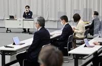 大阪府の新型コロナウイルス対策本部会議で発言する吉村洋文知事＝20日午後、大阪市