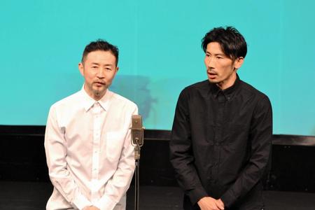 「１９周年記念ライブはさておき、コント座～其の参～　２０周年記念ライブ」でコントをするザ・プラン９のお～い！久馬（左）ときょうくん