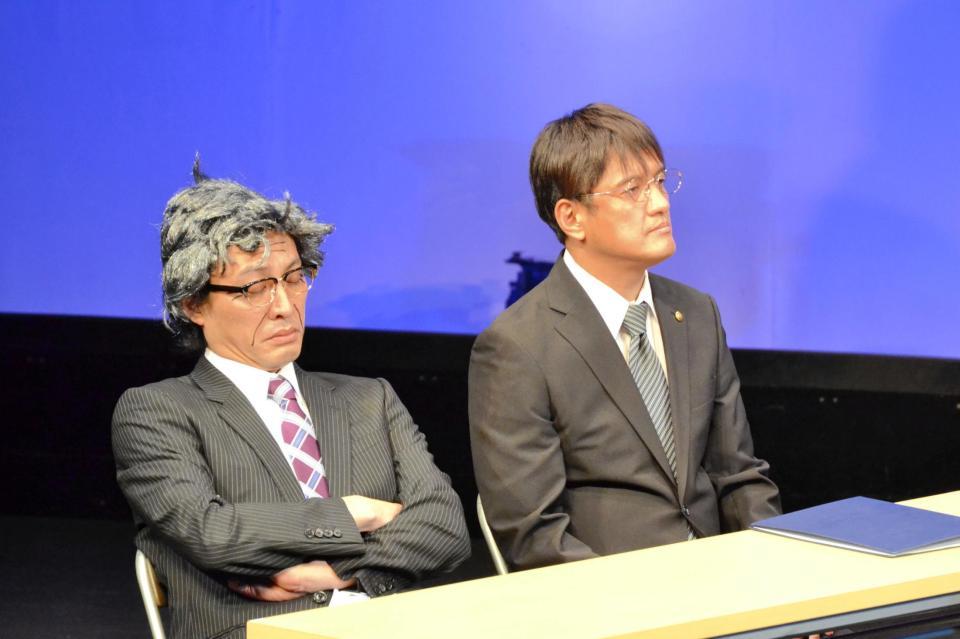 「１９周年記念ライブはさておき、コント座～其の参～２０周年記念ライブ」でコントをするザ・プラン９の爆ノ介（左）とヤナギブソン