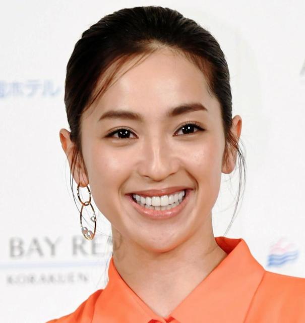 鈴木保奈美 性格的に本来こっち ３０センチもバッサリカットの中村アンと２ショット 芸能 デイリースポーツ Online