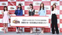 　笑顔で手を振る（左から）新田さちか、足立梨花、深田恭子、大野いと、佐野ひなこ