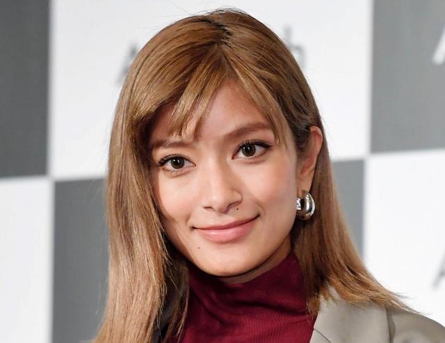 ローラ ２人の母親に感謝 実母とは２６歳で再会 私のお母さんなんだ 感動した 芸能 デイリースポーツ Online