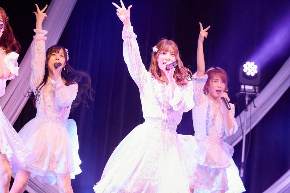 　配信イベントを行ったラストアイドルの（左から）間島和奏、奥村優希、西村歩乃果