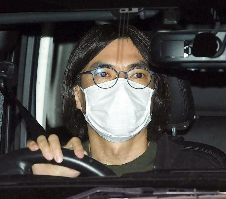 　生放送を終え、車で出るふかわりょう＝東京・麹町のＴＯＫＹＯ　ＭＸ（撮影・堀内翔）