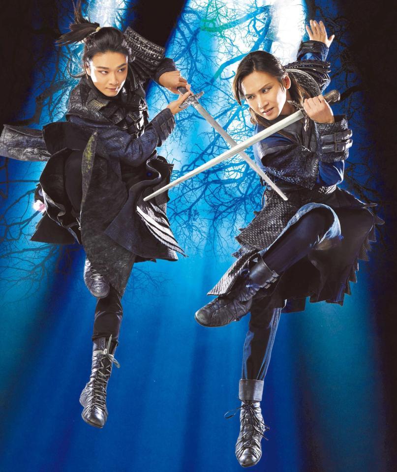 　堂本光一（右）と井上芳雄が共演するミュージカル「ナイツ・テイル」が３年ぶりに再演される