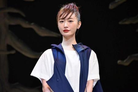 舞台「向こうの果て」のアフタートークに出席した松本まりか＝下北沢・本多劇場