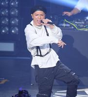 　熱唱するＥＸＩＬＥ　ＳＨＯＫＩＣＨＩ＝東京・新木場ＳＴＵＤＩＯ　ＣＯＡＳＴ（撮影・高石航平）