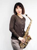 15周年記念アルバムをリリースした小林香織＝東京・音羽