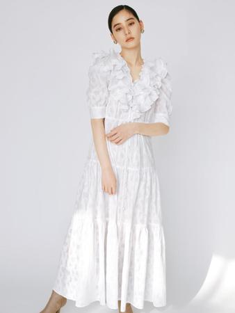 　ファッション雑誌とコラボしたドレスを発売する新木優子