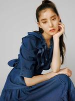 　ファッション雑誌とコラボしたドレスを発売する新木優子