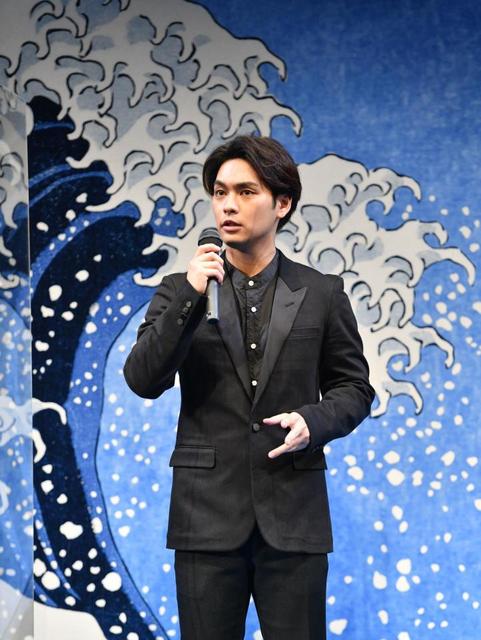 柳楽優弥 筆さばき絶賛され「汗かいてきちゃった」/芸能/デイリー