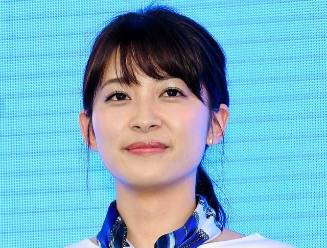 山本里菜アナ 着やせ効果の二の腕見せブラウスが大人可愛い 見惚れちゃう 美しい の声 芸能 デイリースポーツ Online