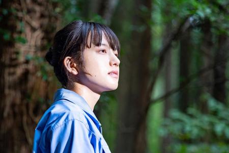 登米の森林組合で働き始めた百音（清原果耶）