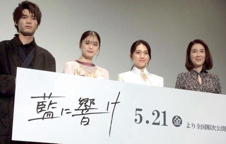 （左から）　板垣瑞生、紺野彩夏、久保田紗友、筒井真理子