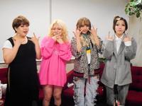 「エルフ荒川の女子力アゲアゲギャル講座」に出演した（左から）天才ピアニスト・ますみ、エルフ・荒川、うさたにパイセン、エルフ・はる＝大阪市内