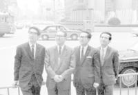 　（写真説明）（左から）弟の片岡孝夫（当時）、父の十三代目片岡仁左衛門さん、兄の片岡我當、片岡秀太郎さん＝大阪市内