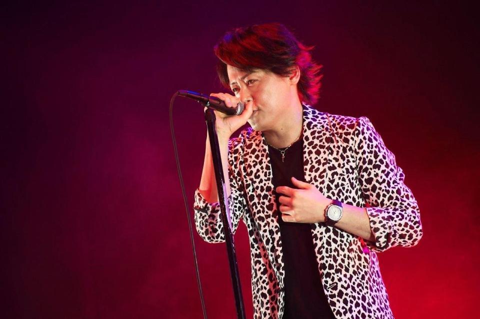 ステージで熱唱するＲＹＵＩＣＨＩ＝東京ガーデンシアター