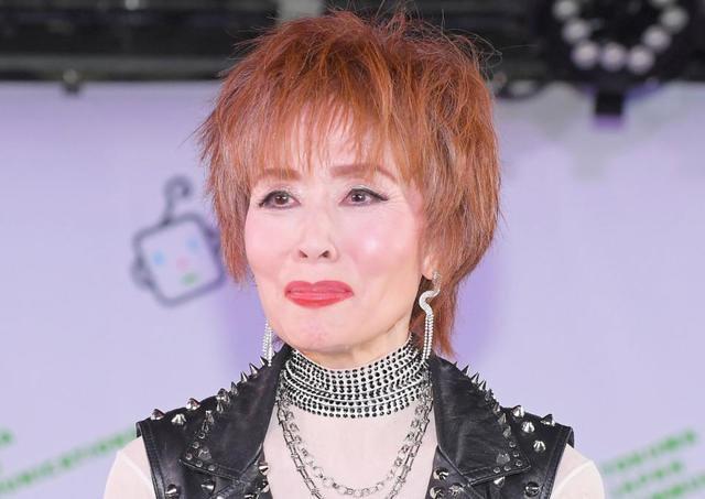 小柳ルミ子、６８歳のショートパンツ姿披露 真っ直ぐ美脚にファン