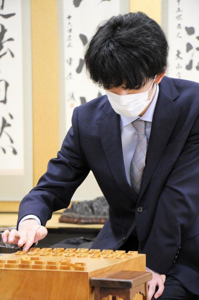 稲葉陽八段に敗れた藤井聡太二冠（提供：日本将棋連盟）