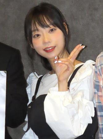 舞台あいさつに登壇した青山ひかる