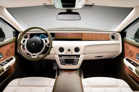 前澤氏が購入した「ロールス・ロイス　ファントム・オリベ」の運転席