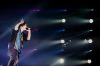 熱唱するボーカル・藤原聡（Ｐｈｏｔｏ　ｂｙ　ＴＡＫＡＨＩＲＯ　ＴＡＫＩＮＡＭＩ）