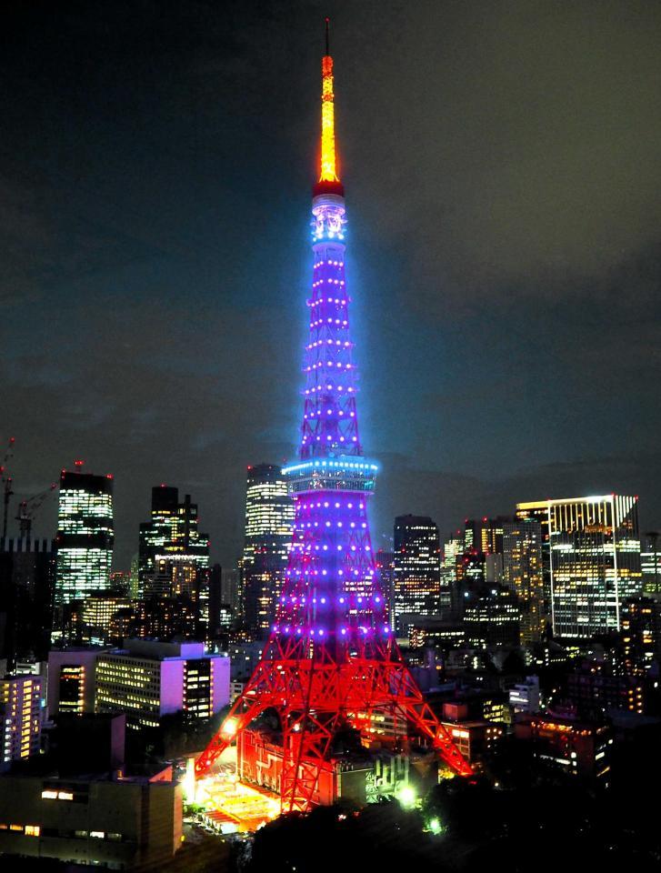 　紫色に染まった東京タワー
