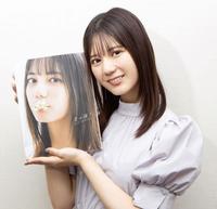 写真集発売記念オンライントークイベントを行った小坂菜緒