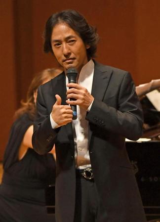 　４７都道府県を巡るコンサートの初日を迎えた秋川雅史（撮影・三好信也）