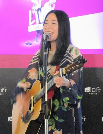 ライブパフォーマンスを披露した植村花菜＝大阪市内