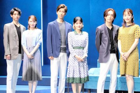 トリプルキャストで主役カップルを演じる（左から）木村達成と村川絵梨、水田航生と昆夏美、平間壮一と花乃まりあ＝東京・有楽町のオルタナティブシアター