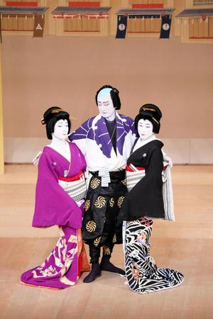 『お祭り』で三世代共演した（左から）片岡千之助、片岡仁左衛門、片岡孝太郎