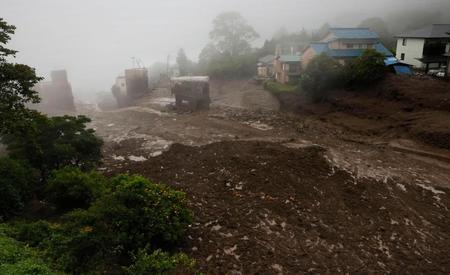 　建物が流され、土砂で埋まった土石流現場＝熱海市伊豆山