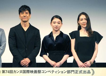 　イベントに登壇した（左から）西島秀俊、三浦透子、霧島れいか