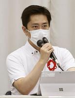 　大阪府の新型コロナウイルス対策本部会議で発言する吉村洋文知事＝７日午前、大阪市