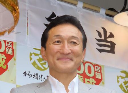 「から揚げの天才」１００店舗達成記念セレモニーに出席した渡邉美樹会長＝東京・板橋