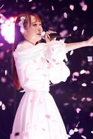 　全国ツアー最終公演でパフォーマンスする＝ＬＯＶＥの瀧脇笙古＝横浜アリーナ