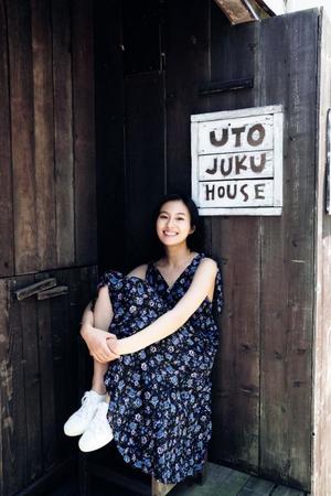 　「月刊　恒松祐里　優」の収録カット